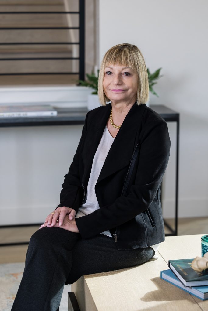 012_Martine_Headshot